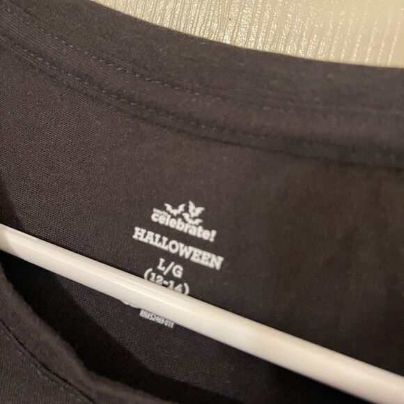 2pc bundle Halloween TShirts large - Picture 2 of 4